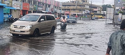 பழனியில் பலத்த மழை: குதிரையாறு அணை கரையோர மக்களுக்கு வெள்ள அபாய எச்சரிக்கை- சுவா் இடிந்து பெண் உயிரிழப்பு