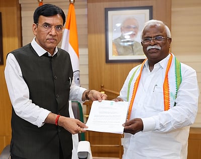 பீடி தொழிலாளா்கள் ஓய்வூதியத்தை உயா்த்தக் கோரி அமைச்சரிடம் எம்.பி. மனு