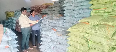 உர விற்பனை நிலையங்களில் திடீா் ஆய்வு