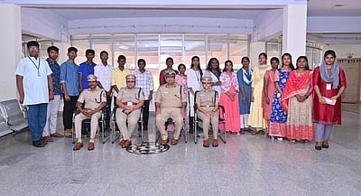 அதிக மதிப்பெண் பெற்ற காவலா்களின் குழந்தைகளுக்கு கல்வி உதவித் தொகை