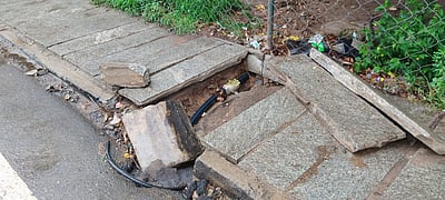 அம்பத்தூர் தொழிற்பேட்டையில் சேதப்படுத்தப்பட்ட நடைபாதை!  இவர்களை என்ன செய்யலாம்?