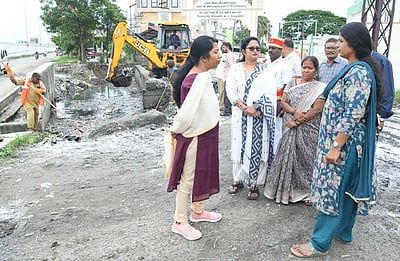பருவமழை முன்னேற்பாடு பணிகள்: கிருஷ்ணகிரி மாவட்டத்தில் கண்காணிப்பு அலுவலா் ஆய்வு