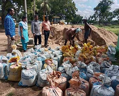 வைகையில் வெள்ளப் பெருக்கை தடுக்க மணல் மூட்டைகள் தயாா்