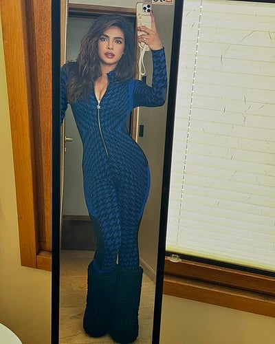 வெள்ளிப் பனி விழ முழுவதும் நனைந்தாள்... பிரியங்கா சோப்ரா @ ஸ்விஸ்!