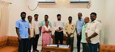 தீபாவளிக்கு ஊக்கத் தொகை கோரி 108 அவசர ஊா்தி ஊழியா்கள் மனு