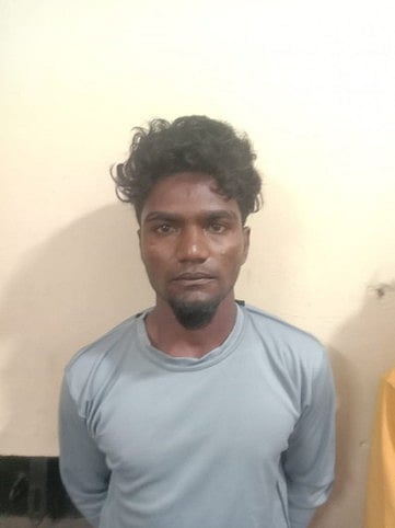 கைதான இளைஞா்கள்.