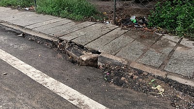 அம்பத்தூர் தொழிற்பேட்டையில் சில மணி நேரங்களில் சீர்செய்யப்பட்ட நடைபாதை!