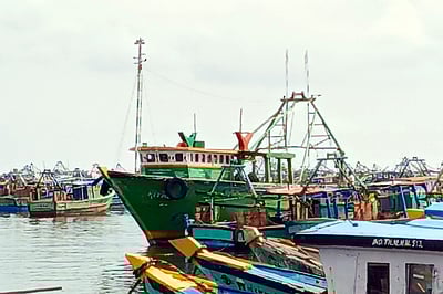 ராமேசுவரத்துக்கு ஆழ்கடல் மீன்பிடி படகுகள் வருகை