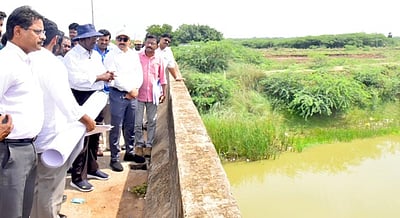 திருவாடானையில் பருவமழை முன்னெச்சரிக்கை ஏற்பாடுகள்