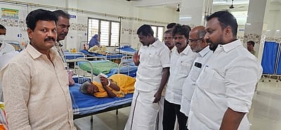 கரடியால் தாக்கப்பட்ட மூதாட்டிக்கு நிதியுதவி