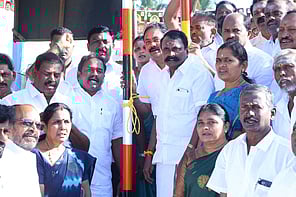 பெருந்துறையில் அதிமுக., 53 வது ஆண்டு துவக்க விழா கொண்டாட்டம்