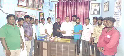 குப்பையை அகற்றக் கோரி துணை மேயரிடம் மனு அளிப்பு