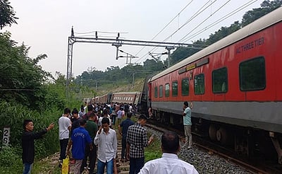 அஸ்ஸாமில் ரயில் தடம்புரண்டு விபத்து! 