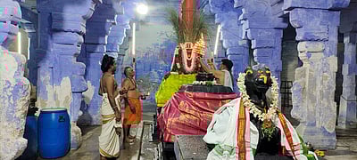 குலசேகரன்பட்டினம் கோயிலில் ஐப்பசி திருவிழா கொடியேற்றத்துடன் தொடக்கம்