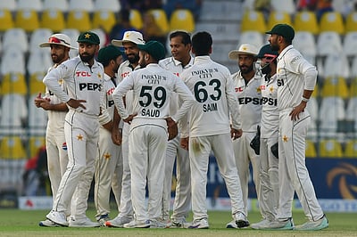 2-வது டெஸ்ட்: இங்கிலாந்துக்கு 297 ரன்கள் இலக்கு நிர்ணயித்த பாகிஸ்தான்!