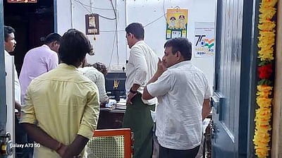 ஆண்டிமடம் சாா்-பதிவாளா் அலுவலகத்தில் ஊழல் தடுப்புப் பிரிவு போலீஸாா் சோதனை