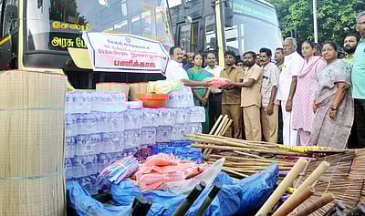 சென்னையில் தூய்மைப் பணிக்காக சேலத்திலிருந்து பணியாளா்கள் அனுப்பிவைப்பு