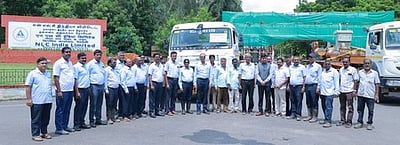 மழை வெள்ளம்: சென்னை சென்ற என்எல்சி மீட்புக் குழுவினா்