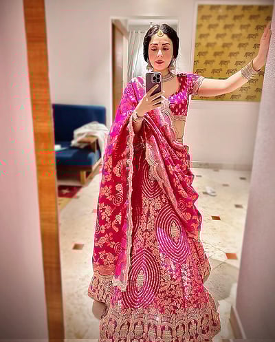 பொத்திவைத்த இதயத்தைப் போல... நேகா சர்கம்!