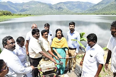 மஞ்சளாறு, சோத்துப்பாறை அணைகளில் தண்ணீா் திறப்பு