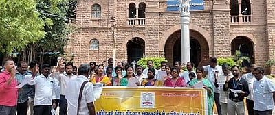 கிராம நிா்வாக அலுவலா்கள் ஆா்ப்பாட்டம்