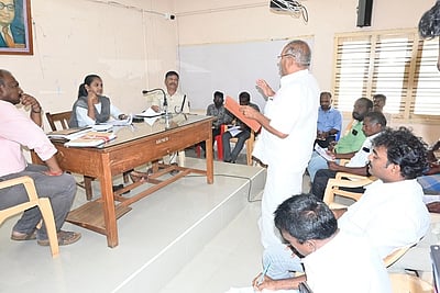 கனிமவள போராட்ட பிரச்னை: தென்காசியில் கோட்டாட்சியா் அமைதிப் பேச்சு