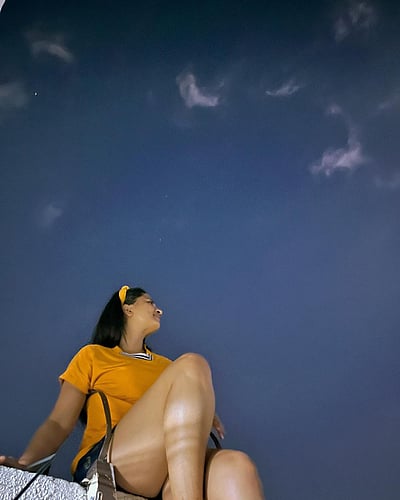 நட்சத்திரங்களுக்குக் கீழே... ஷ்ருஷ்டி டாங்கே!