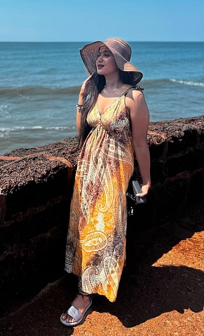 கடல் தனிமை... செளந்தர்யா ரெட்டி!