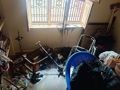 கிருஷ்ணகிரி அருகே தீ விபத்து: தீயணைப்புத் துறை அலுவலர், அவரது தந்தை பலத்த காயம்