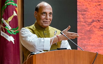 நவீனகால போா் முறைகளை எதிா்கொள்ள ராணுவம் தயாராக இருக்க வேண்டும்: ராஜ்நாத் சிங்