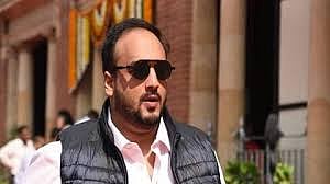 பாபா சித்திக்கை கொன்றவர்கள் போனில் அவரது மகன் ஸீஷான் சித்திக்கின் படம்!