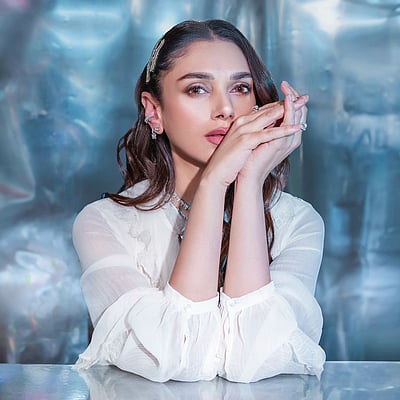 கொத்துமலர்க் கொடியா? அதிதி ராவ் ஹைதரி!