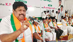 தோ்தல் விதிமீறல் வழக்கு: 
ராசிபுரம் காவல் நிலையத்தில் 
கே.பி. ராமலிங்கம் ஆஜா்