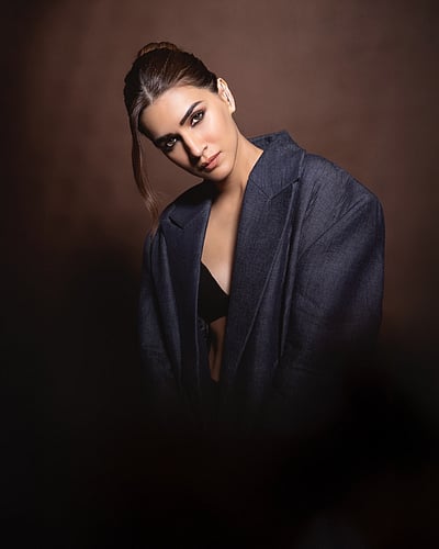 பரம சுந்தரியின் பார்வை... க்ரித்தி சனோன்!