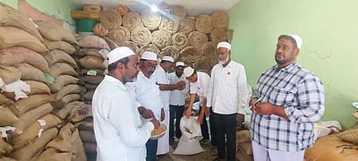 ரேஷன் கடைகளில் நகா்மன்றத் தலைவா் ஆய்வு