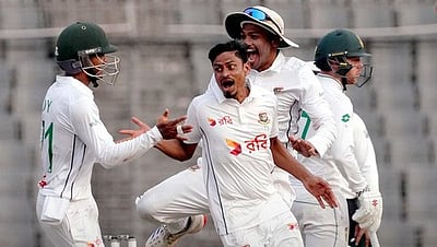 டெஸ்ட் கிரிக்கெட்டில் அதிக விக்கெட்டுகள் வீழ்த்தி வங்கதேச வீரர் சாதனை!