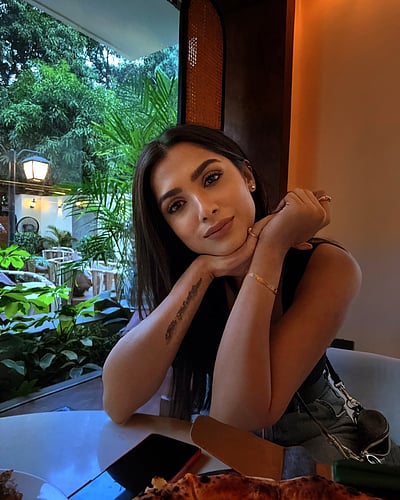 கனவே கலையாதே... அதிதி பகத்!