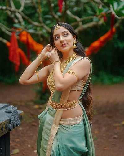 அவள் ஒரு நவரச நாடகம், ஆனந்தக் கவிதையின் ஆலயம்... இஷானி கிருஷ்ணா!