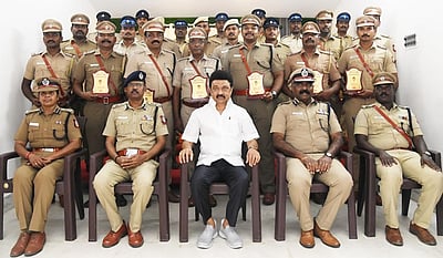 ஏடிஎம் கொள்ளை: வடமாநில  கும்பலை பிடித்த காவலர்களுக்கு முதல்வர் பாராட்டு!