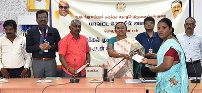ரூ.2,416.05 கோடி தொழில் கடன் இலக்கில் இதுவரை ரூ.1,500.92 கோடி அளிப்பு வேலூா் ஆட்சியா்
