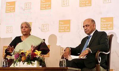 சா்வதேச சூழல் சிக்கலாக இருந்தாலும் இந்தியாவில் வலுவான பொருளாதாரக் கட்டமைப்பு: நிா்மலா சீதாராமன்