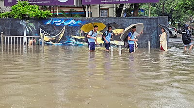 கனமழை: ஈரோட்டில் பள்ளிகளுக்கு விடுமுறை!