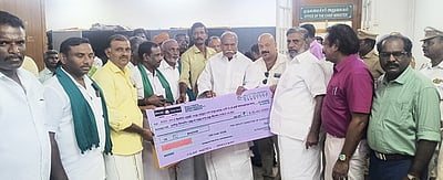 விவசாயிகளுக்கு ஊக்கத் தொகை
முதல்வா் வழங்கினாா்