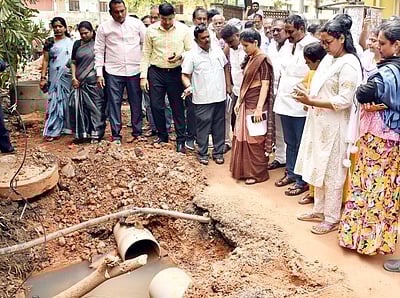 விருகம்பாக்கம் கால்வாயில் கொட்டப்பட்ட கட்டடக் கழிவுகள்: உடனே அகற்ற மேயா் பிரியா உத்தரவு