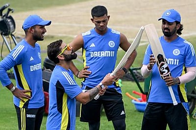 இரண்டாவது டெஸ்ட்டுக்கு தயாராகும் இந்தியா-நியூஸி. அணியினா்