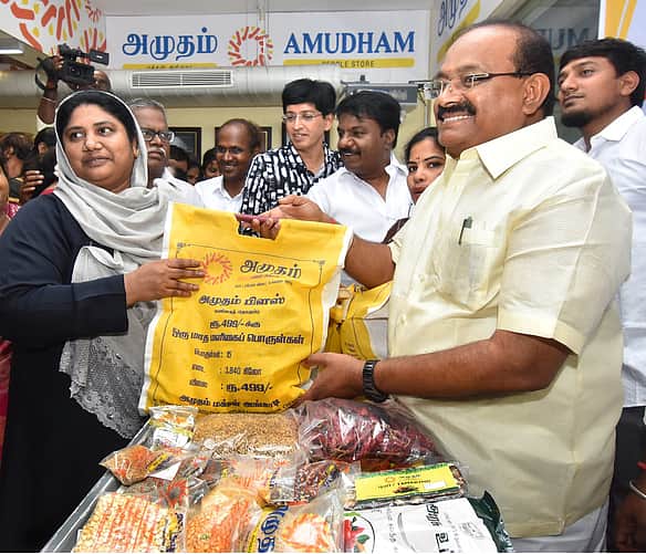 அமுதம் அங்காடியில் ரூ. 499-க்கு ஒரு மாத மளிகை பொருள் விற்பனை
