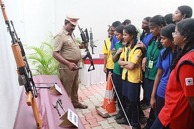 காவல் துறையின் துப்பாக்கிகள் கண்காட்சி