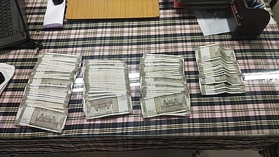 தூத்துக்குடிஒன்றிய அலுவலகத்தில் ஊழல் தடுப்புப் பிரிவு போலீஸாா் சோதனை: ரூ.1 லட்சம் பறிமுதல்