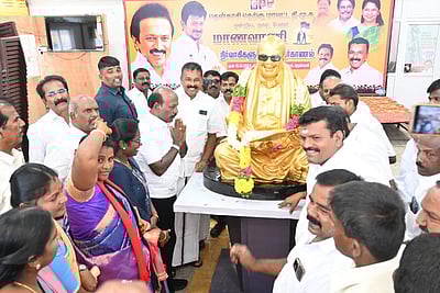 தென்காசியில் கருணாநிதி சிலைக்கு அமைச்சா் மரியாதை