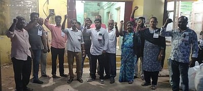 புதுகை ஆா்எம்எஸ் அஞ்சல் பிரிப்பகத்தை திருச்சியுடன் இணைக்க எதிா்ப்பு: ஊழியா்கள் ஆா்ப்பாட்டம்